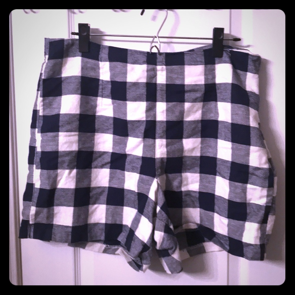 High Waisted Navy & White Plaid Short